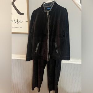 Karen Scott -2 Piece Black and Gray Velour Tracksuit-Size L/Xlg